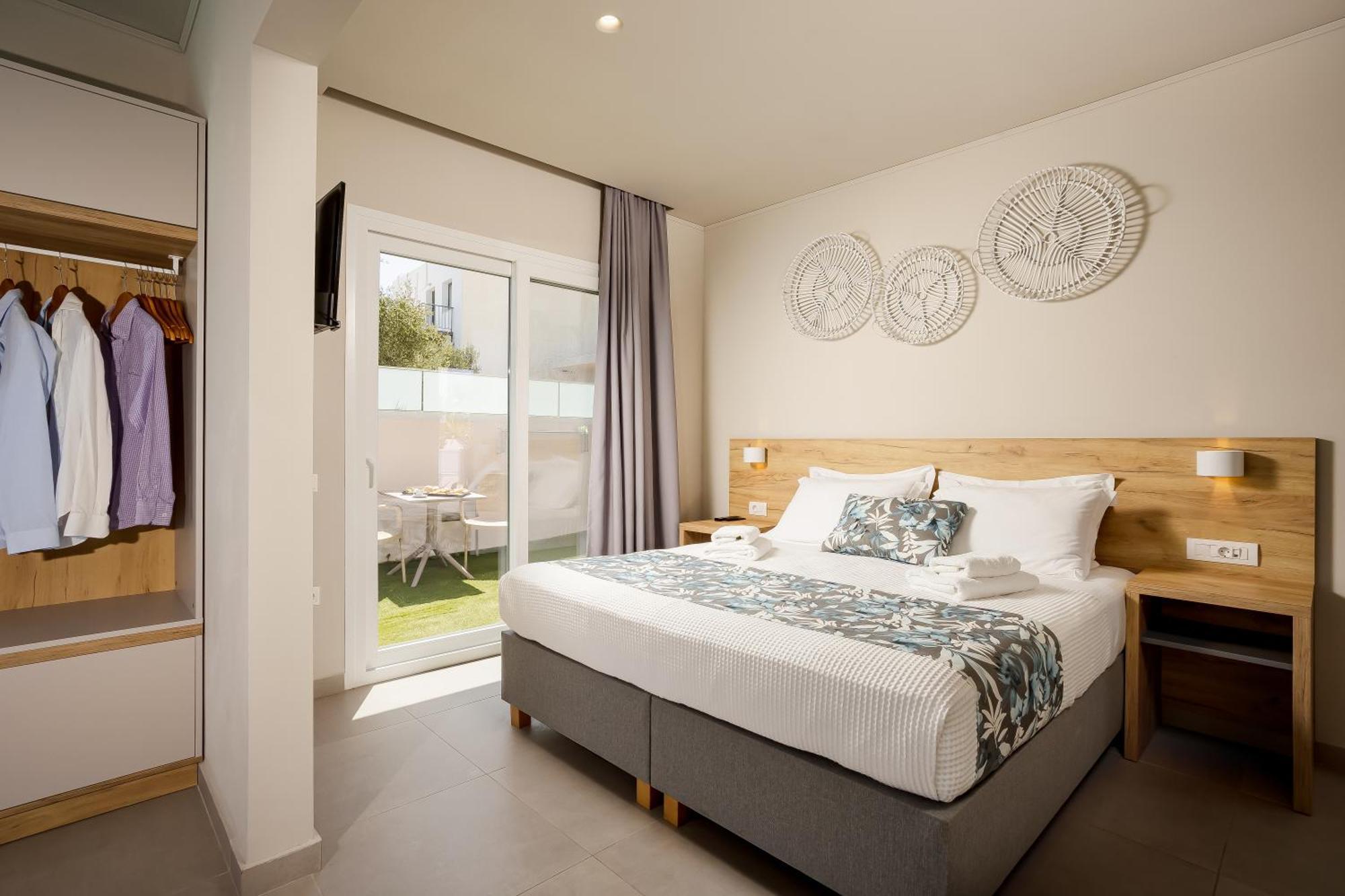 Sarpidon Suites Agia Marina Екстериор снимка