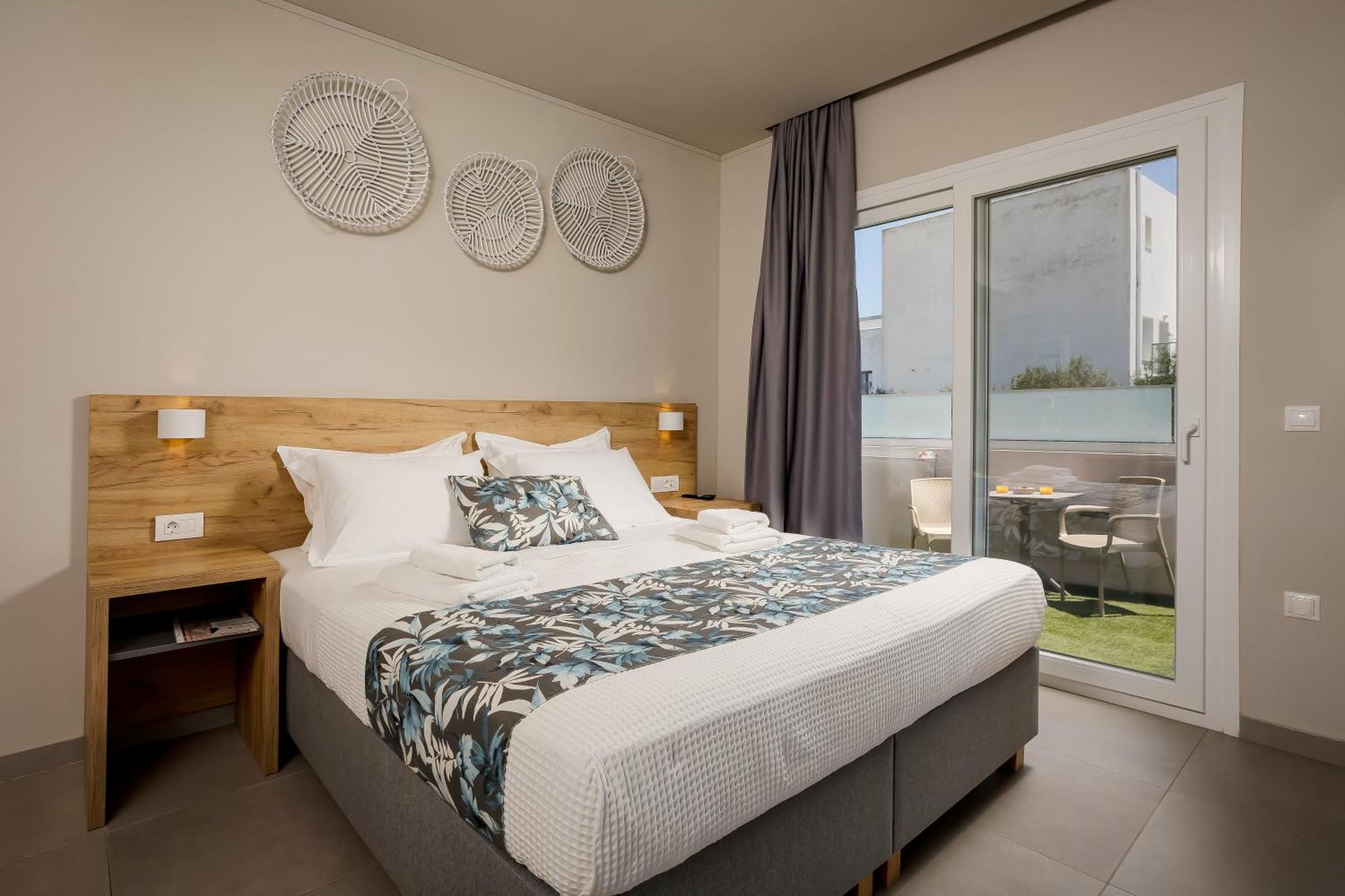 Sarpidon Suites Agia Marina Екстериор снимка