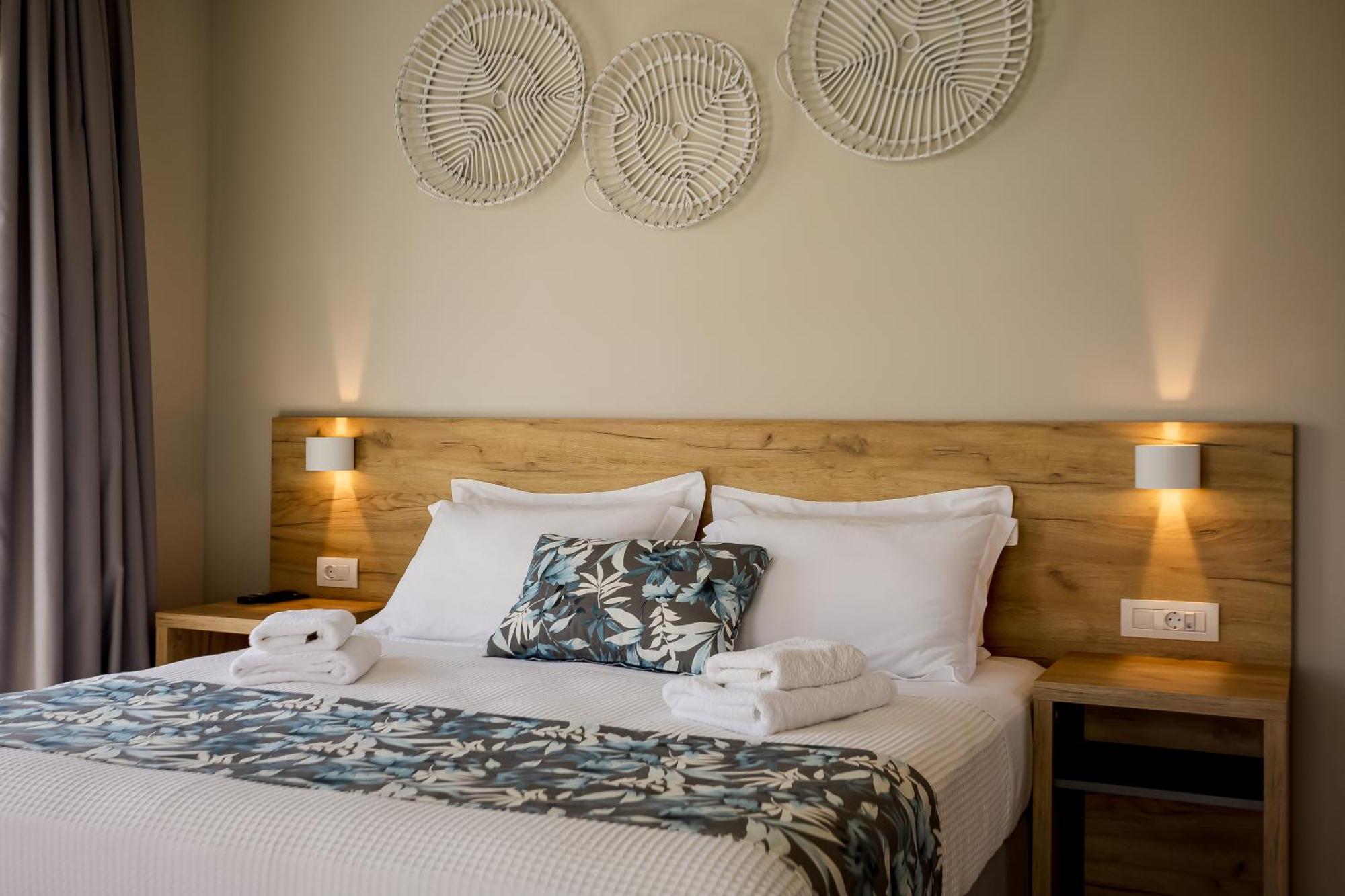 Sarpidon Suites Agia Marina Екстериор снимка